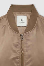 Leon Bomber